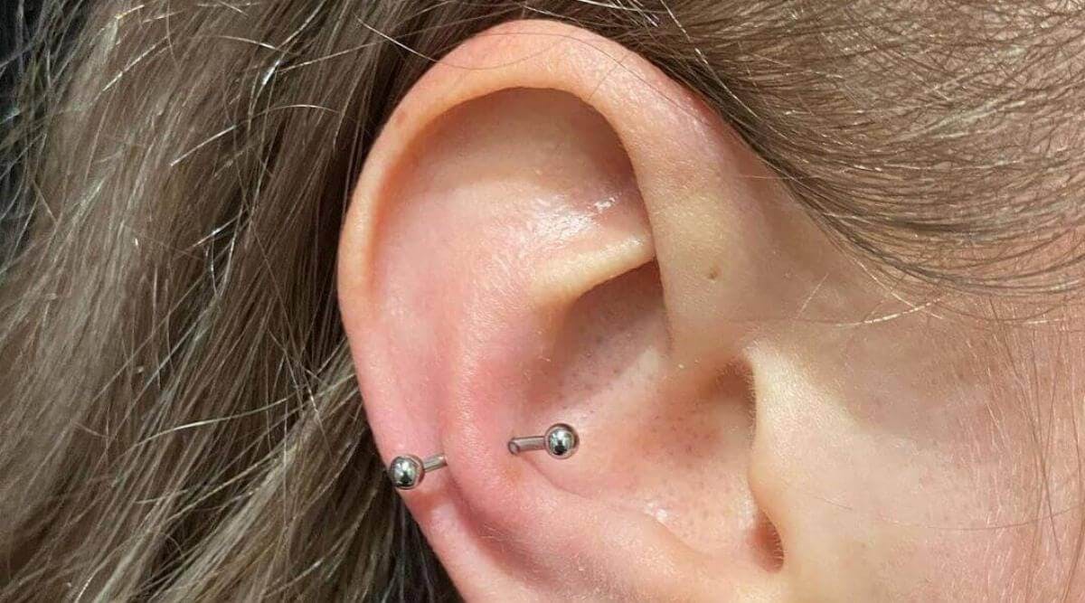 Tragus piercing jewelry top is inside my ear. Only painful when I try to  pull it out through the back. Piercing shops are closed today (columbus day  / indigenous people's day), should